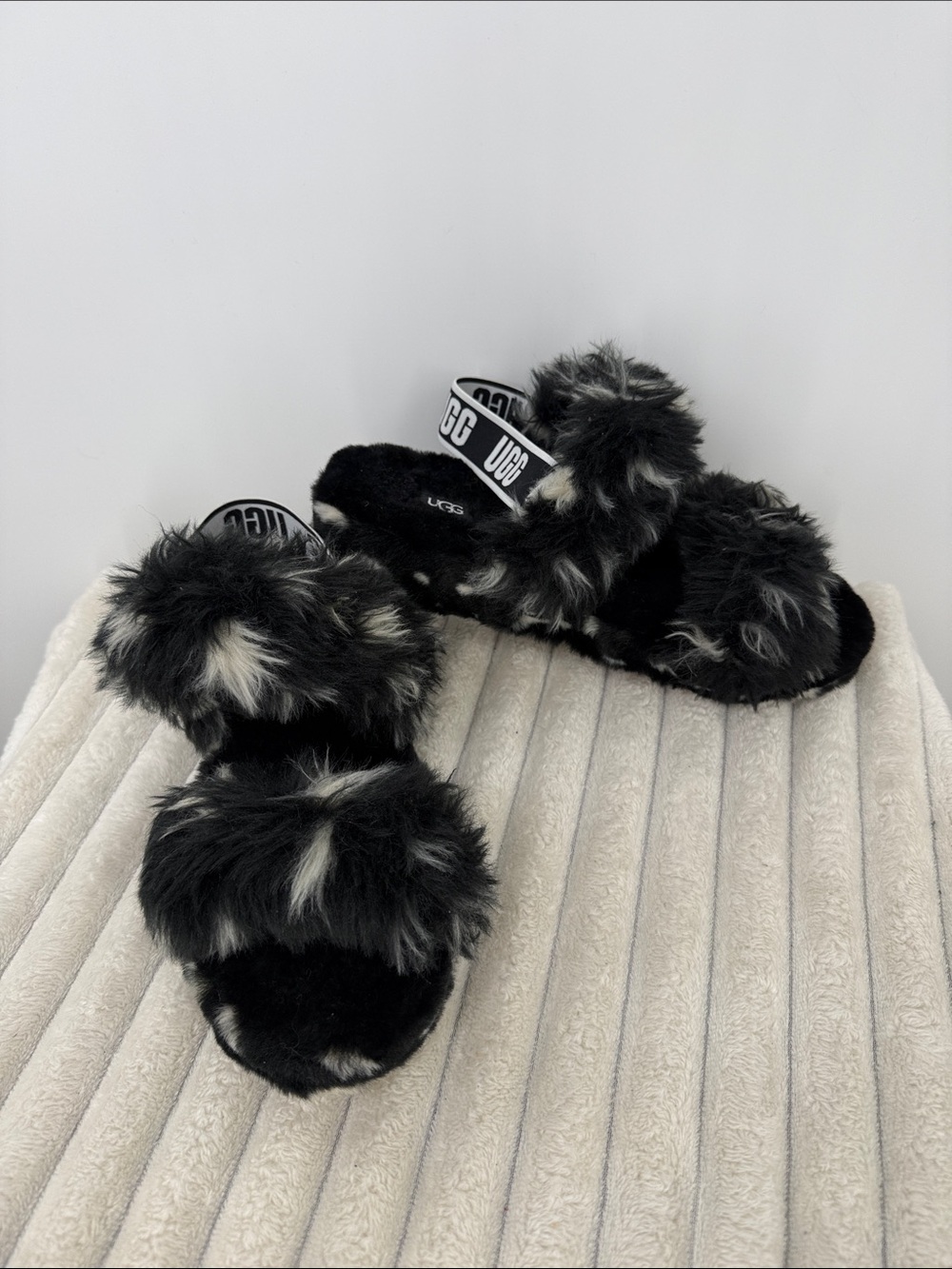 UGG Oh Yeah Spot Slipper Slides size 10